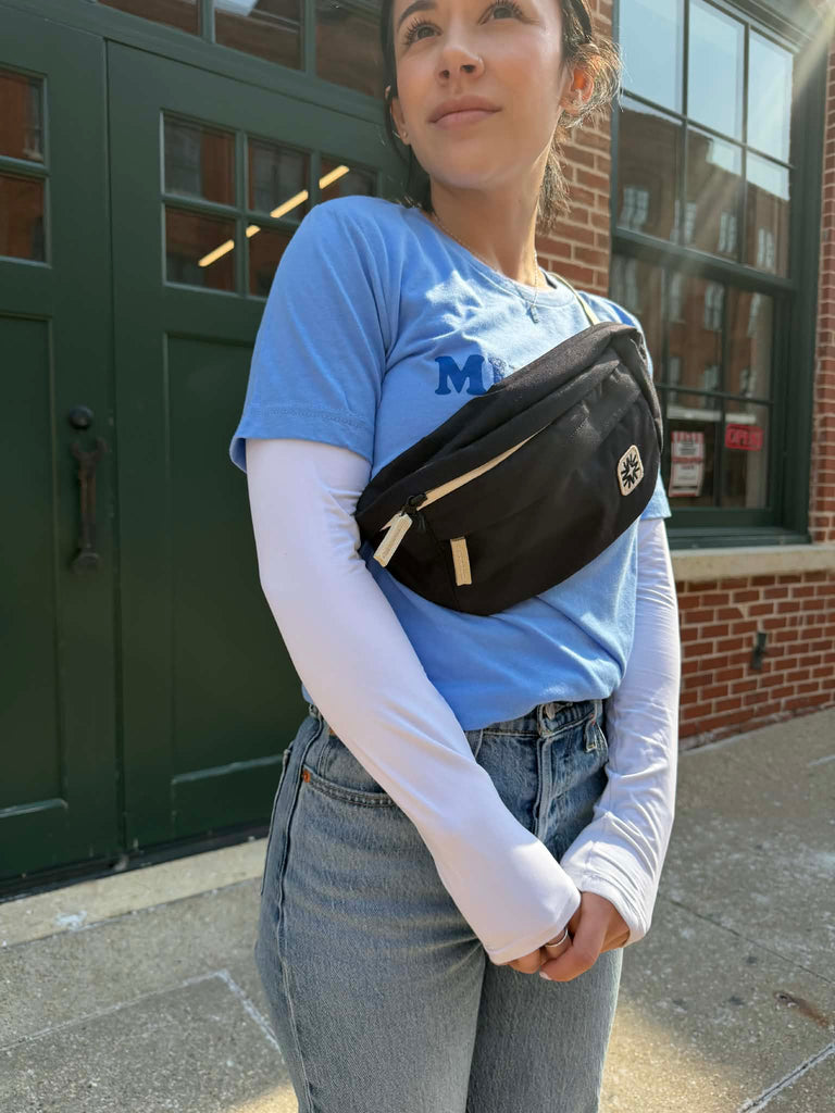 Louie Sling in Black