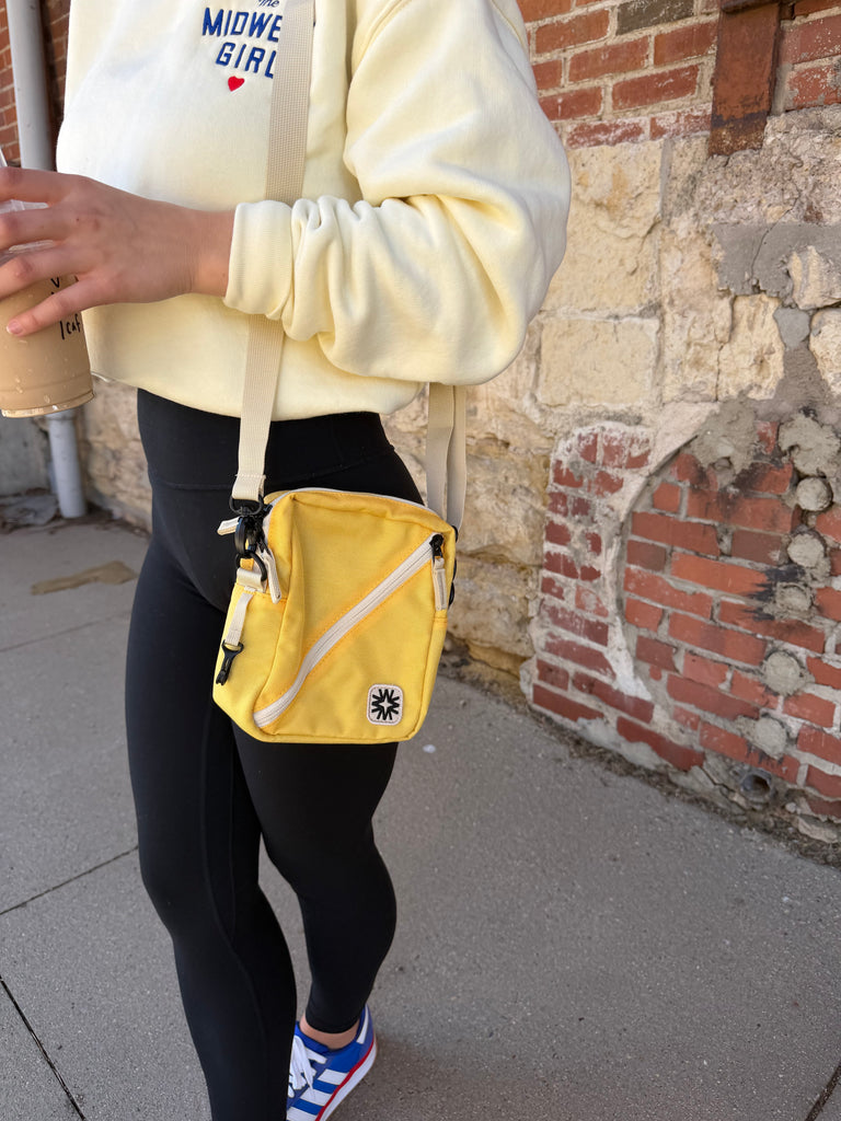 Mini Messenger Bag in Lemon